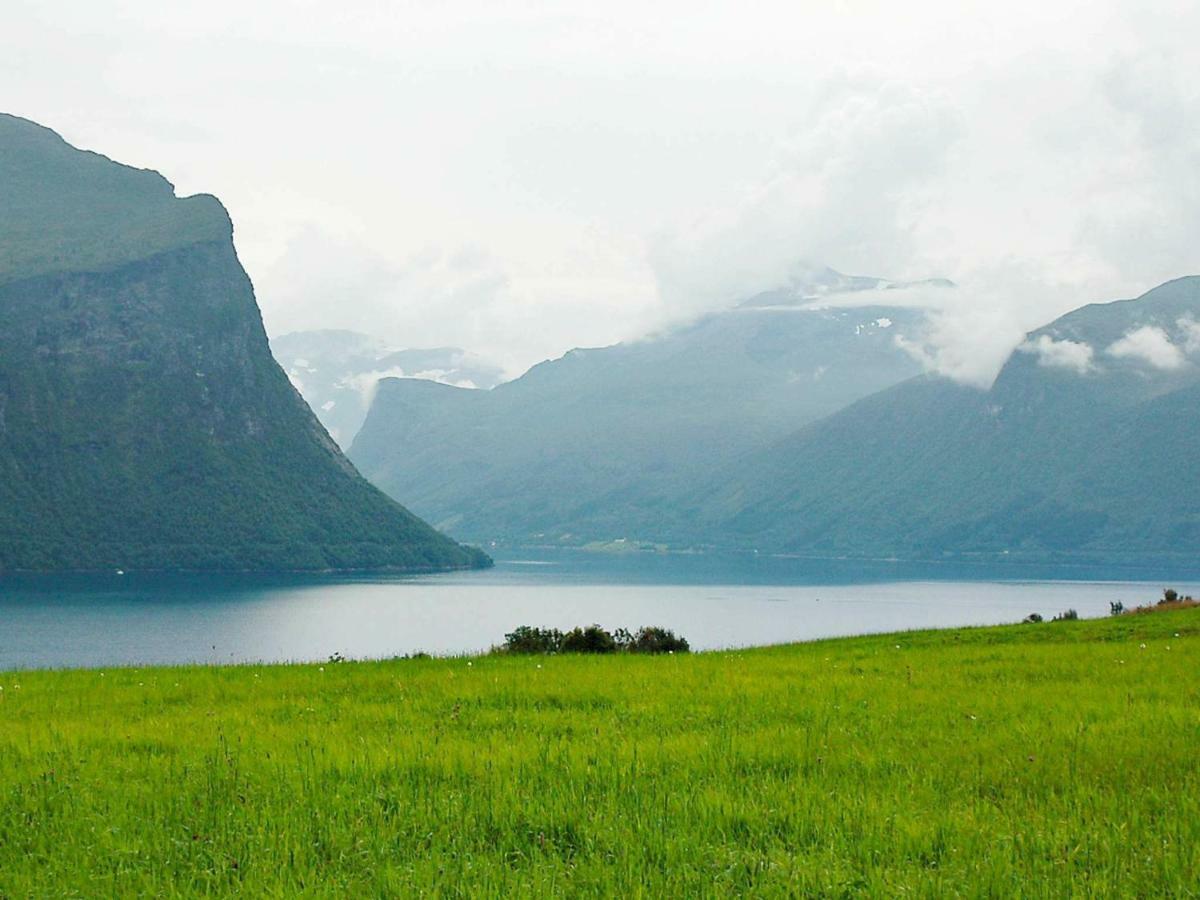 Three-Bedroom Holiday Home In Isfjorden Torvik Exterior foto